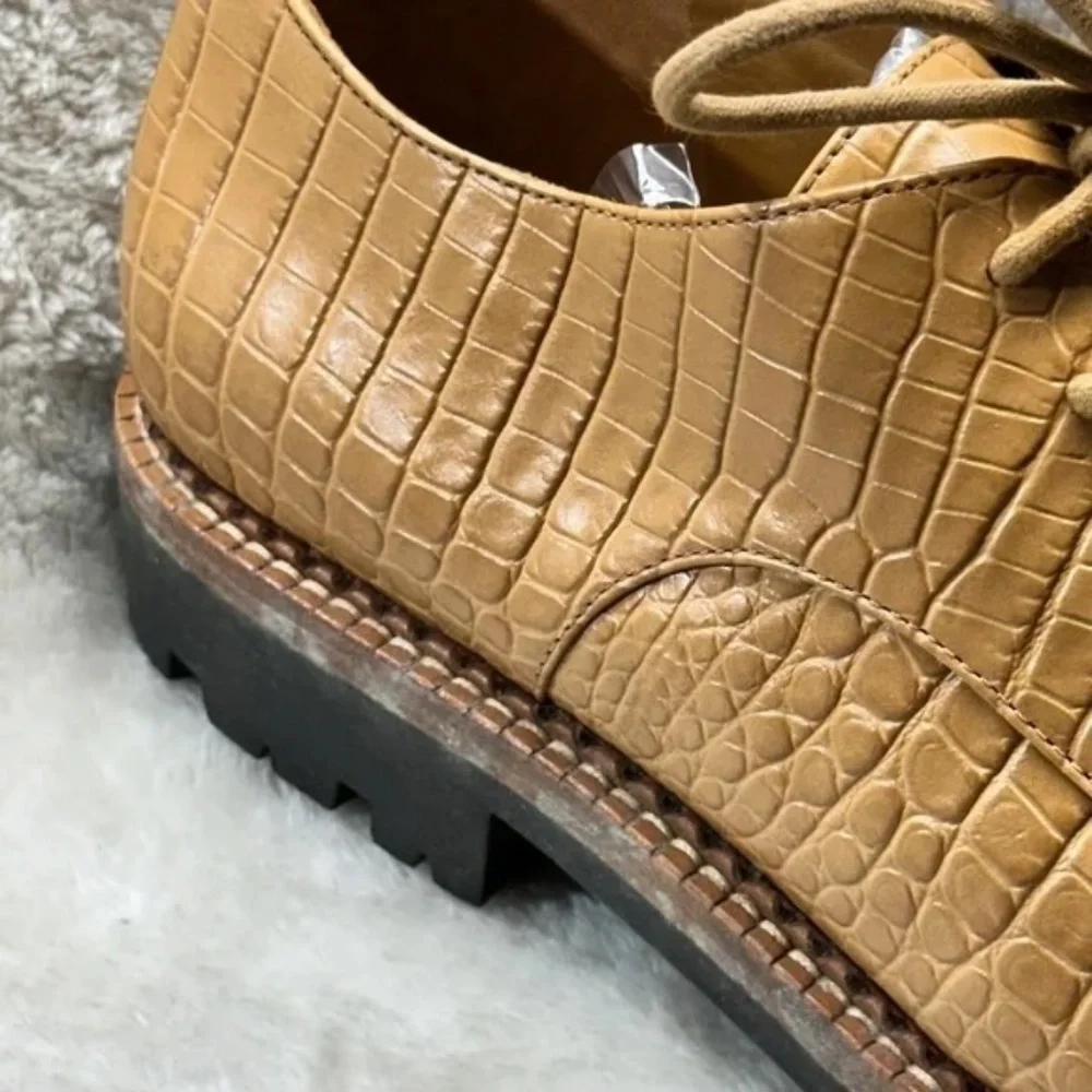 $375 VINCE Camilla Lug Platform Leather Embossed Derby in Tan - Size 10